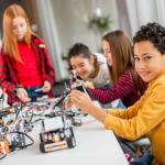 Sérgio Bento De Araújo mostra como conquistar patrocínio e visibilidade em torneios internacionais de robótica.