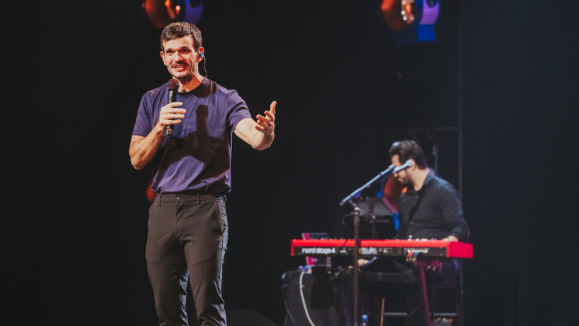 A energia de Padre Patrick e a produção impecável da Non Stop marcaram o fim da temporada com emoção. (Crédito: Rafael Strabelli)