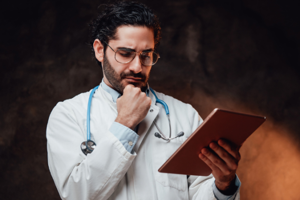 Dr. Haeckel Cabral explica quando o lifting glúteo é indicado para tratar flacidez.