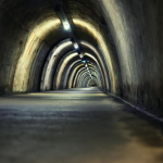 Em 2021, a Enbridge deixou claro que a construção do túnel sob o Lago Michigan era uma condição inegociável para a continuidade da Linha 5, em um debate técnico que envolve infraestrutura crítica e segurança energética, com análise de Paulo Roberto Gomes Fernandes.